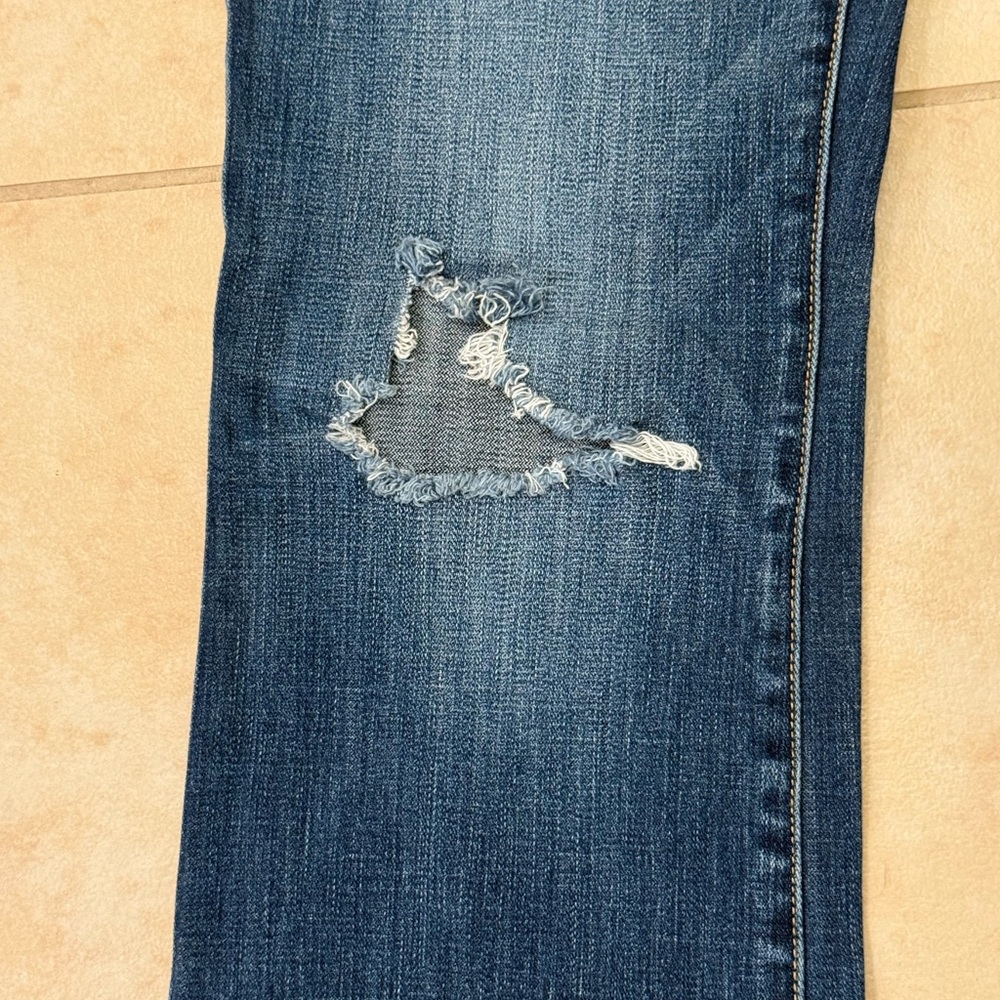 American Eagle Size 8 Slim Boot Cut Jeans with Distressed Details - Picture 4 of 7